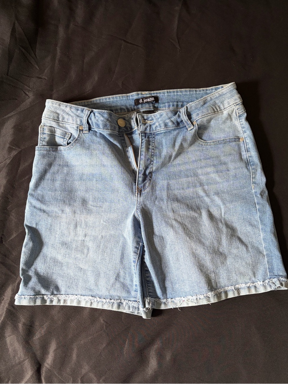 d. jeans Light Wash Denim Mid-Rise Women's Shorts